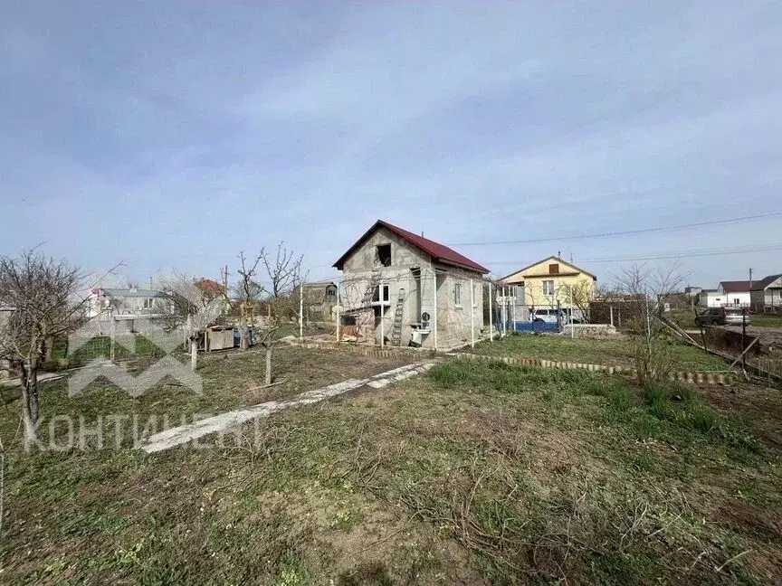 Дом в Крым, Сакский район, Суворовское с/пос, с. Туннельное ул. ... - Фото 1