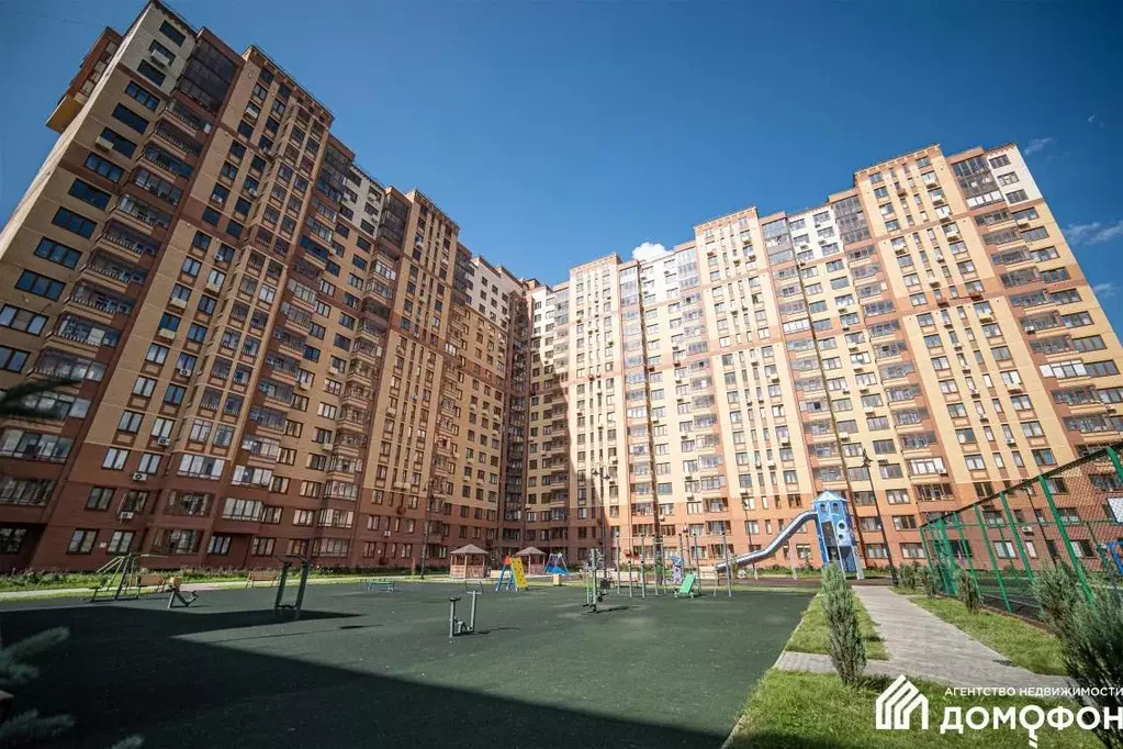 2-к кв. Омская область, Омск ул. Чернышевского, 2к3 (62.4 м) - Фото 0