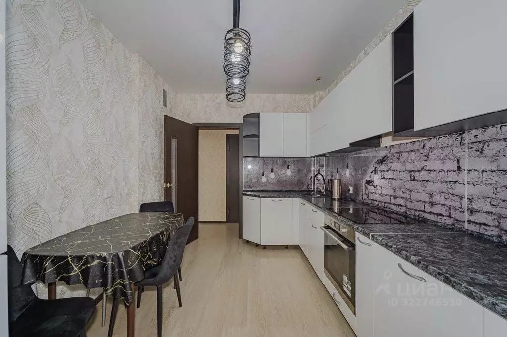 3-к кв. Свердловская область, Екатеринбург ул. Чкалова, 242 (81.0 м) - Фото 2