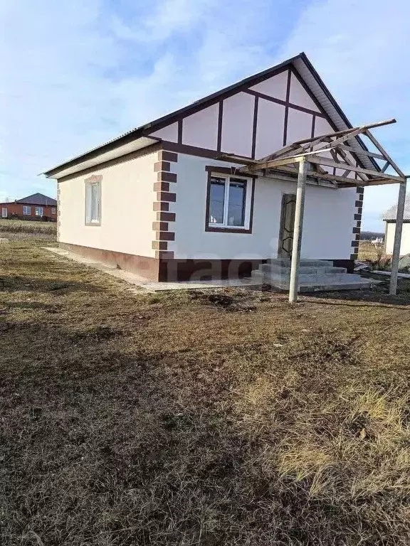 Дом в Белгородская область, Корочанский район, Мелиховское с/пос, с. ... - Фото 1