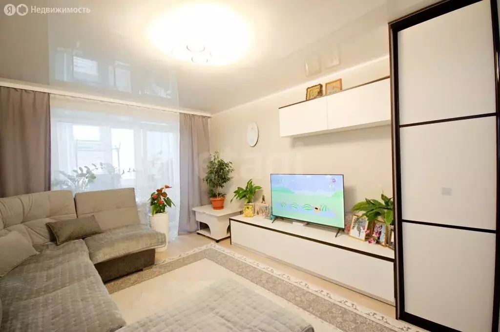 3-комнатная квартира: Ялуторовск, улица Якушкина, 15 (56.3 м) - Фото 1