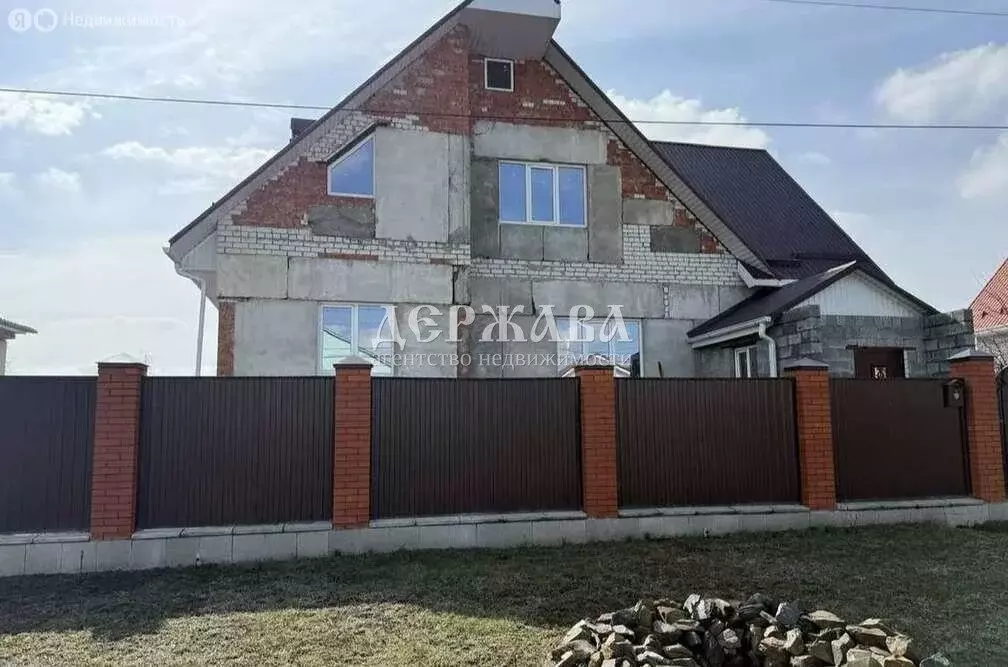 Дом в Старый Оскол, 4-й Московский переулок (369 м) - Фото 1