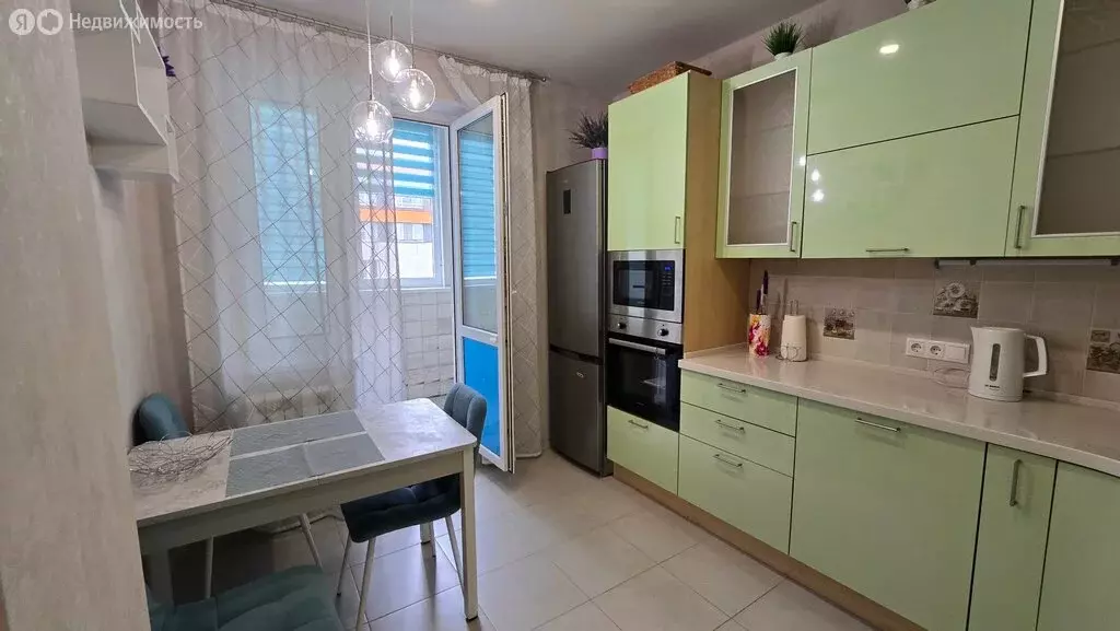 3-комнатная квартира: посёлок городского типа Нахабино, улица ... - Фото 1