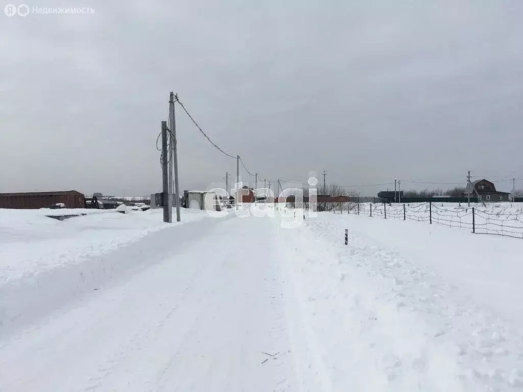 Участок в Тюменский район, деревня Малые Акияры, улица Туйчина (24 м) - Фото 0
