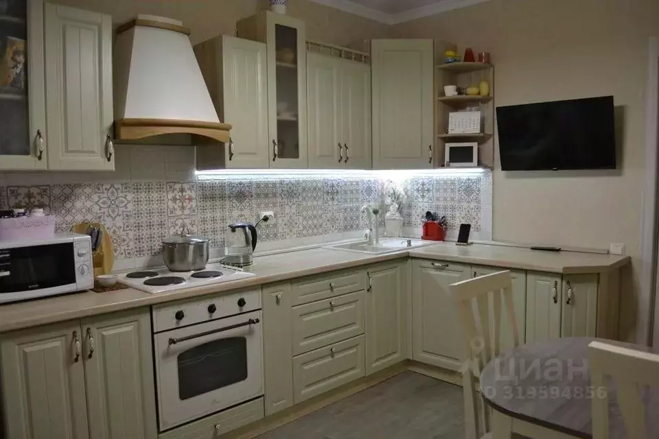 2-к кв. Краснодарский край, Краснодар ул. Цезаря Куникова, 18к10 (65.0 ... - Фото 0