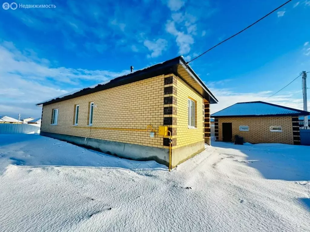 Дом в Оренбургский район, Подгородне-Покровский сельсовет, село ... - Фото 0