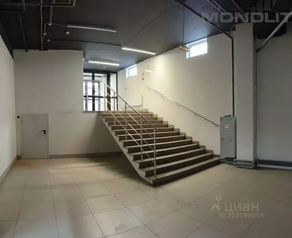 Торговая площадь в Свердловская область, Екатеринбург ул. Патриотов, 1 ... - Фото 2