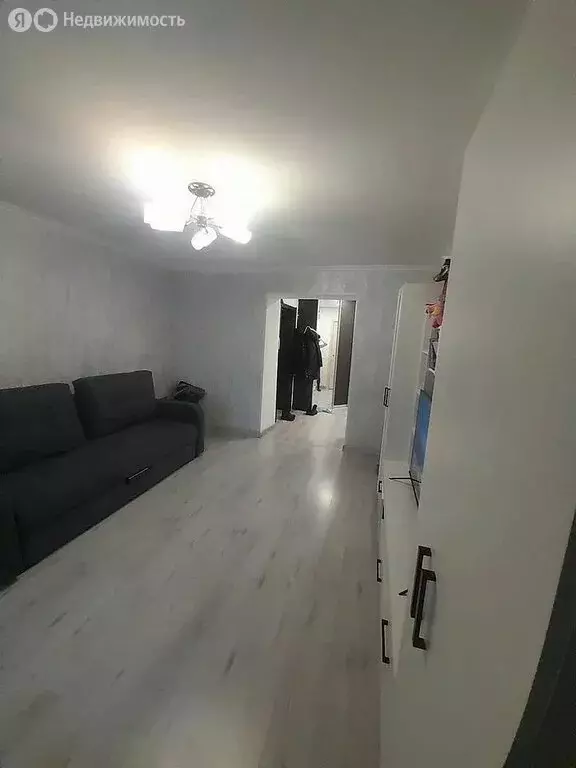 3-комнатная квартира: Тюмень, улица Ватутина, 28 (58.8 м) - Фото 1