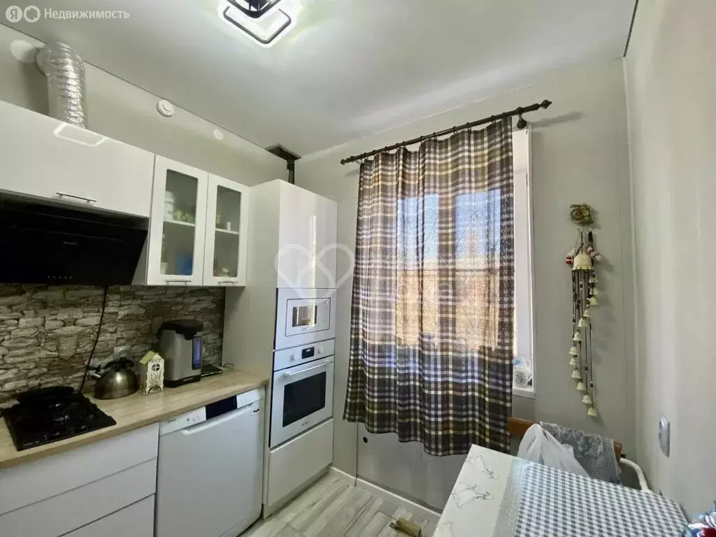 3-комнатная квартира: Волгоград, микрорайон Жилгородок, улица Маршала ... - Фото 1