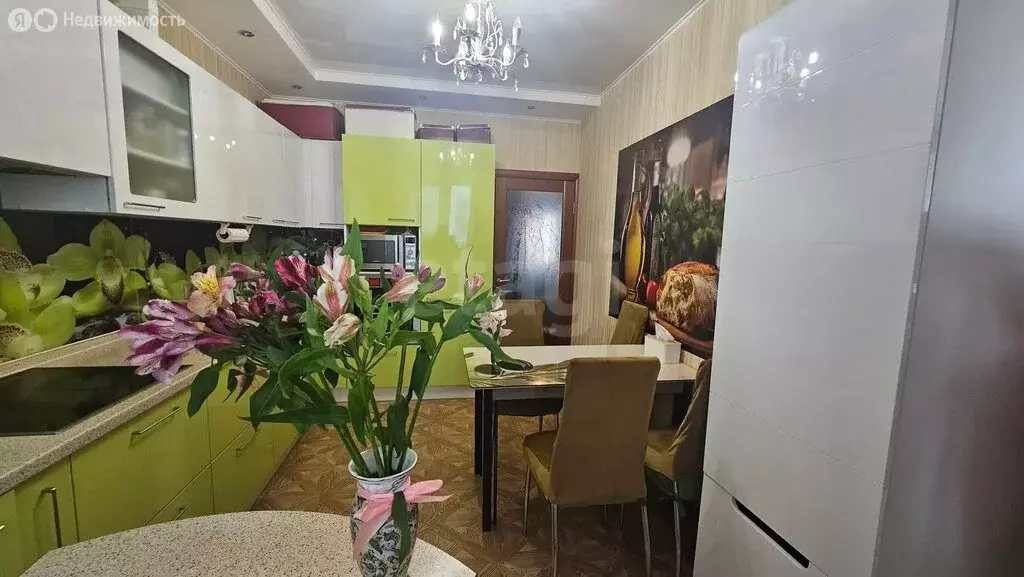 2-комнатная квартира: Тюмень, улица 50 лет Октября, 24к2 (64.2 м) - Фото 1