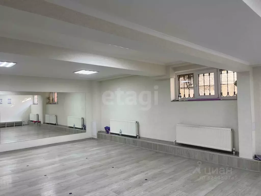 Помещение свободного назначения в Крым, Алушта ул. Красноармейская (57 ... - Фото 1