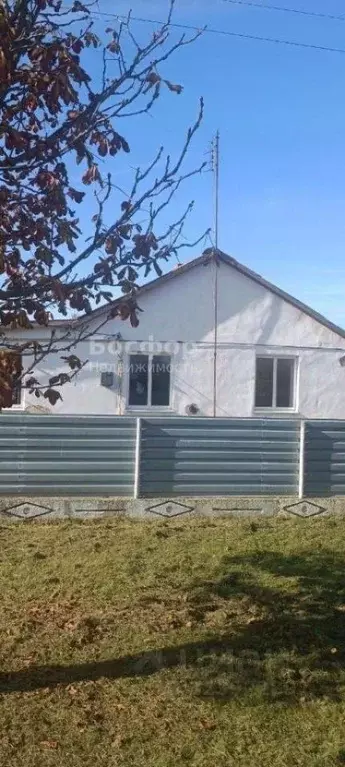 Дом в Крым, Кировский район, Токаревское с/пос, с. Шубино ул. ... - Фото 1