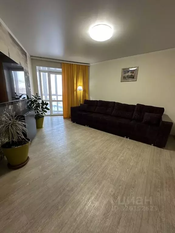 3-к кв. Омская область, Омск Светловская ул., 10 (70.0 м) - Фото 0