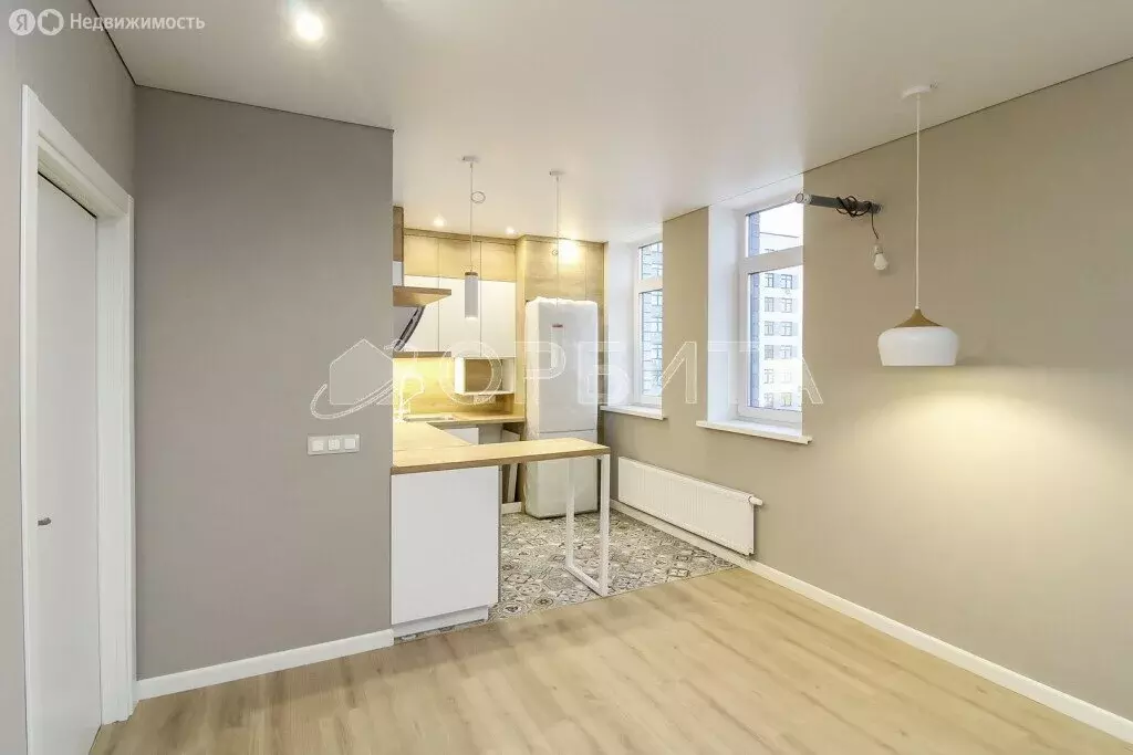 3-комнатная квартира: Тюмень, улица Ю.-Р.Г. Эрвье, 38 (85.4 м) - Фото 1