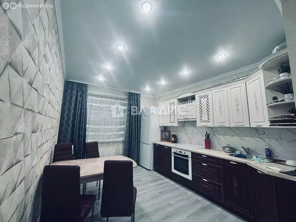 2-комнатная квартира: Тобольск, 15-й микрорайон, 28 (57 м) - Фото 1