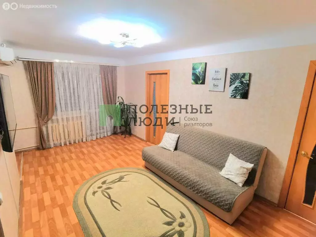 3-комнатная квартира: Астрахань, улица Богдана Хмельницкого, 10 (55 м) - Фото 0