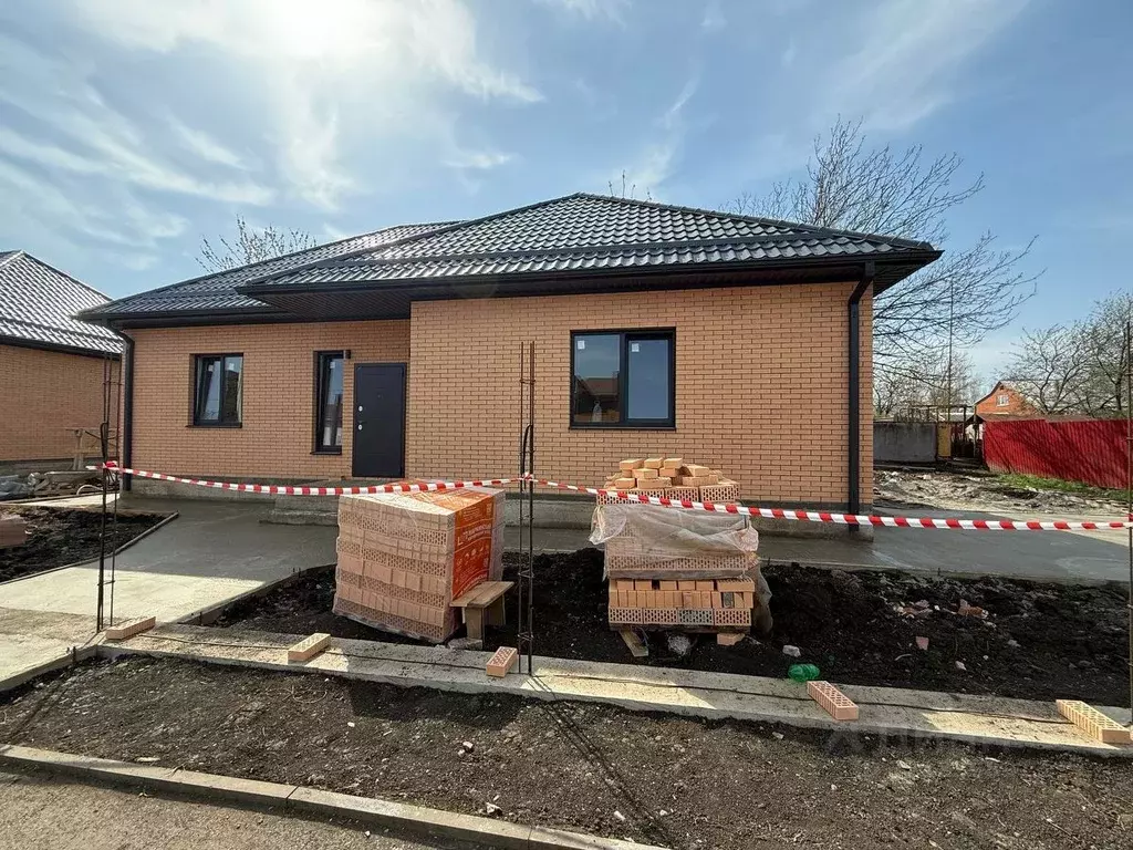 Дом в Краснодарский край, Краснодар пос. Индустриальный,  (100 м) - Фото 1