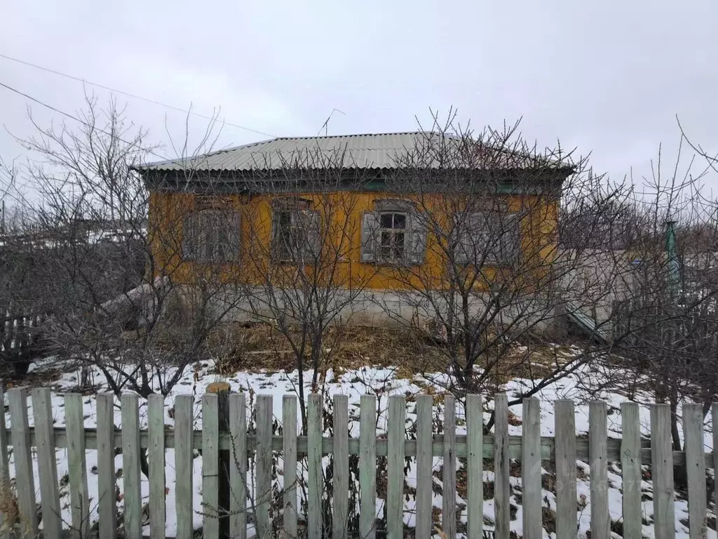 Дом в Оренбургская область, Гайский муниципальный округ, с. Банное ул. ... - Фото 0