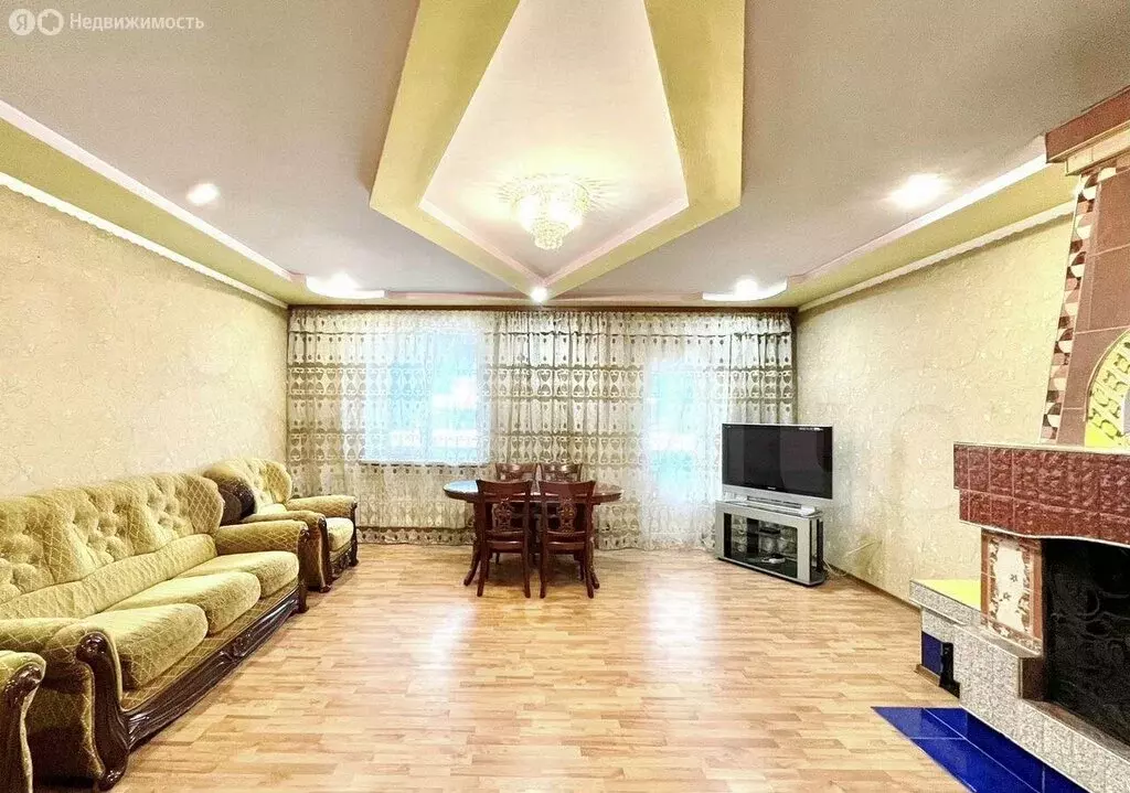 Дом в Хомутово, улица 8 Марта, 11 (238 м) - Фото 0