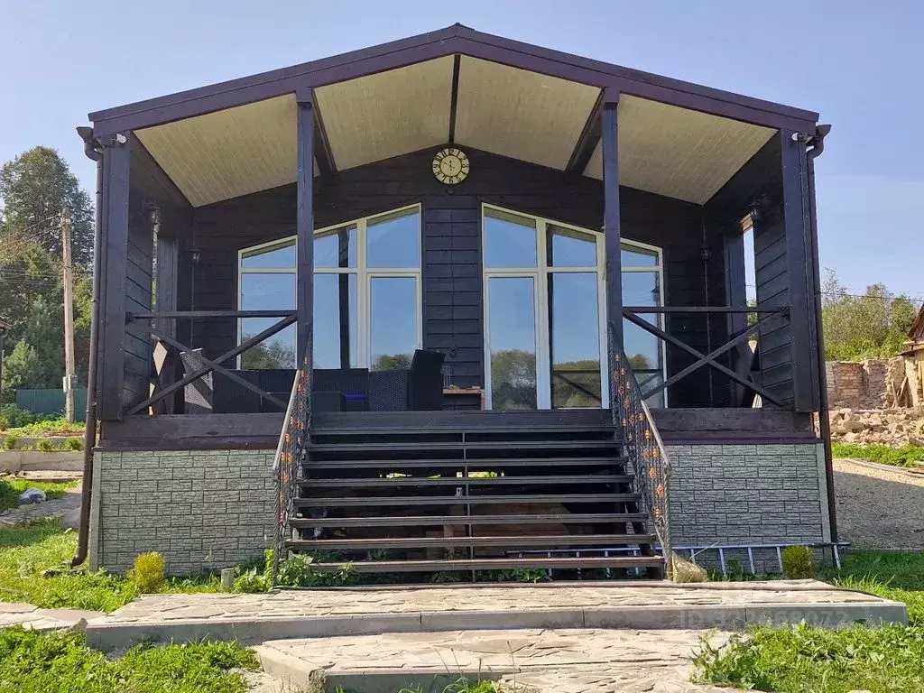 Дом в Калужская область, Перемышльский муниципальный округ, Ахлебинино ... - Фото 1