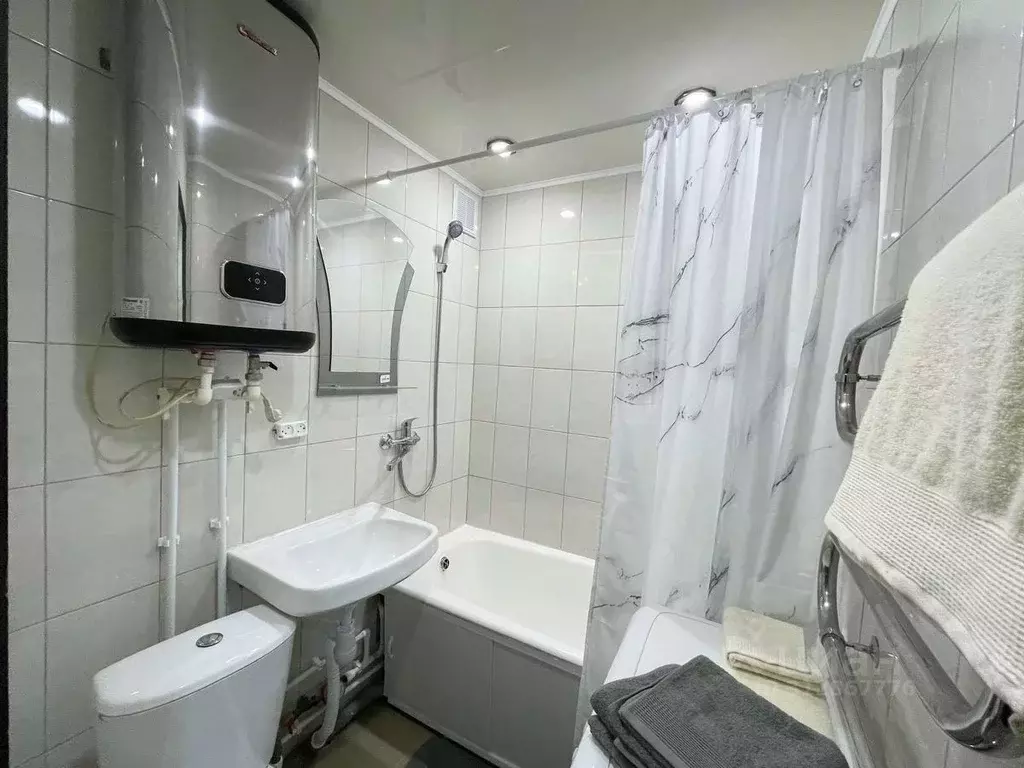 2-к кв. Мурманская область, Мурманск ул. Коминтерна, 17 (42.8 м) - Фото 0