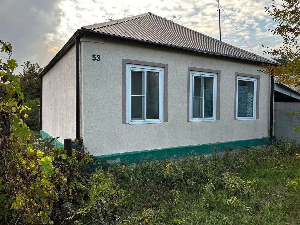 Дом в Ростовская область, Родионово-Несветайская сл. ул. 40 лет ... - Фото 1