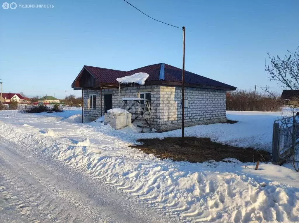 Дом в село Углянец, улица Грибоедова, 5 (100 м) - Фото 1