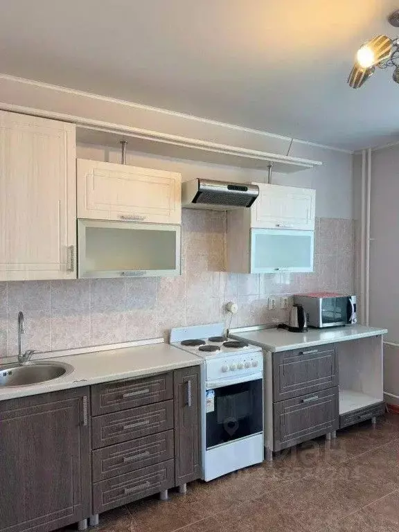 2-к кв. Оренбургская область, Оренбург ул. Орджоникидзе, 86 (50.0 м) - Фото 0