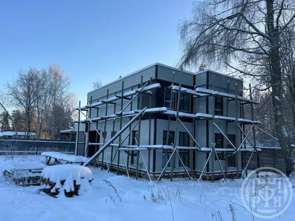 Дом в Ленинградская область, Приозерский район, Сосновское с/пос, д. ... - Фото 1