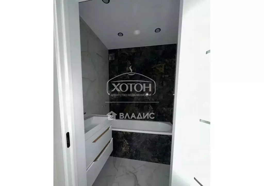 3-комнатная квартира: Элиста, улица Братьев Алёхиных, 34 (72.8 м) - Фото 1