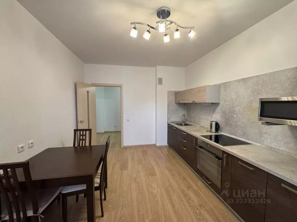 2-к кв. Свердловская область, Екатеринбург ул. Токарей, 26 (60.4 м) - Фото 1