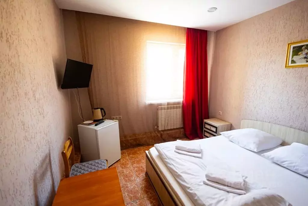 Комната Тюменская область, Тюмень ул. Ватутина, 11 - Фото 1