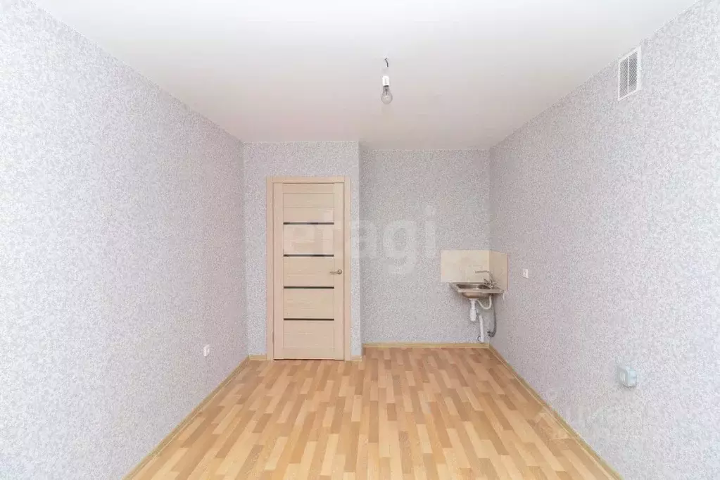 4-к кв. Тюменская область, Тюмень ул. Избышева, 6 (90.0 м) - Фото 0