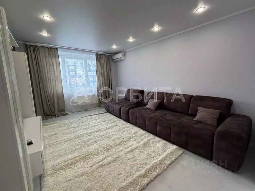 2-к кв. Тюменская область, Тюмень ул. Федюнинского, 58к2 (58.9 м) - Фото 1