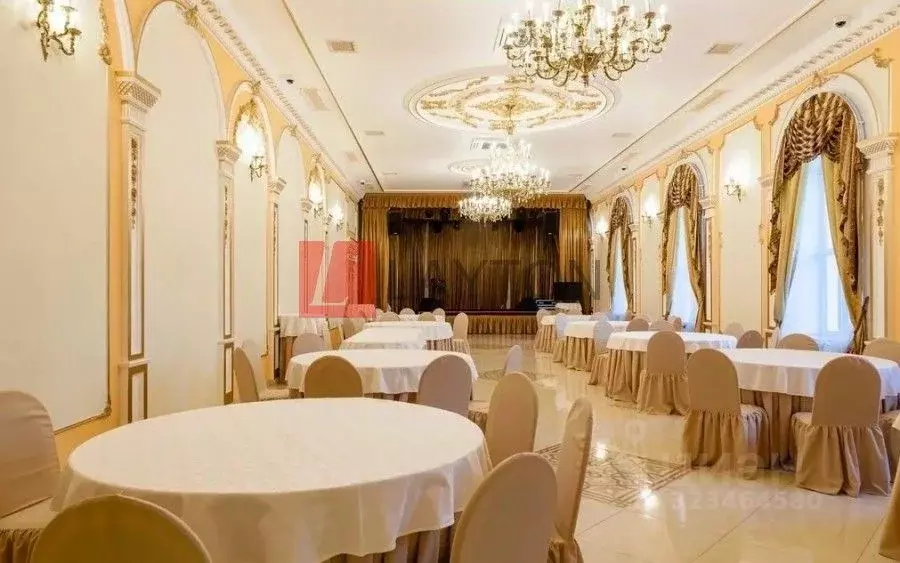 Помещение свободного назначения в Москва Суворовская пл., 2с39 (300 м) - Фото 0