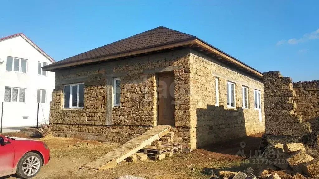 Дом в Крым, Сакский район, с. Лесновка ул. Крымская (100 м) - Фото 1