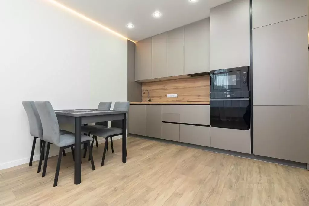 2-к кв. Омская область, Омск ул. Б.Г. Шаронова, 9 (46.0 м) - Фото 2