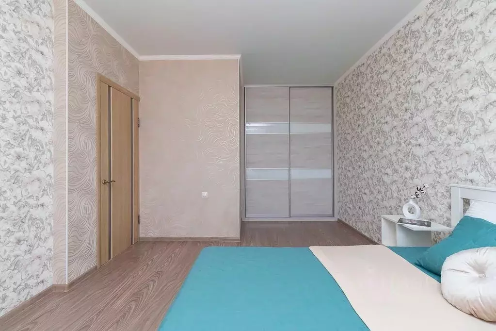 2-к кв. Омская область, Омск просп. Комарова, 17к2 (68.0 м) - Фото 1