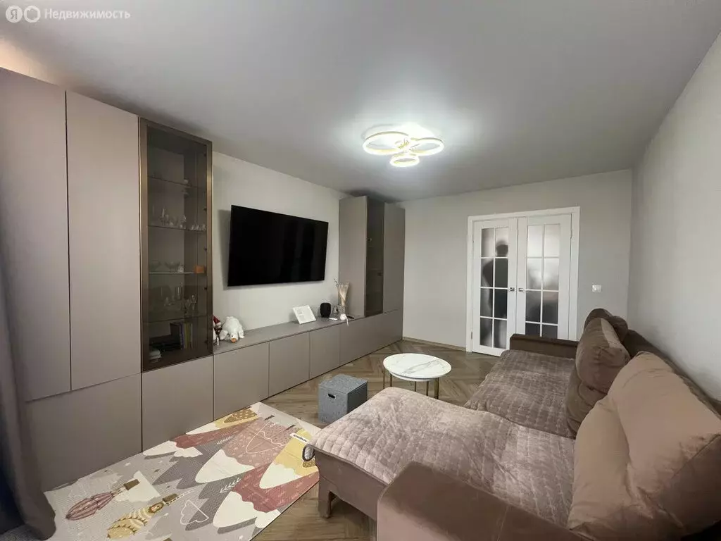 3-комнатная квартира: посёлок Камыши, 29 (58.6 м) - Фото 1