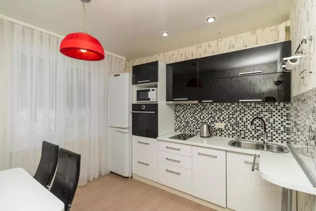 1-к кв. Челябинская область, Челябинск ул. Комарова, 133А (46.0 м) - Фото 1