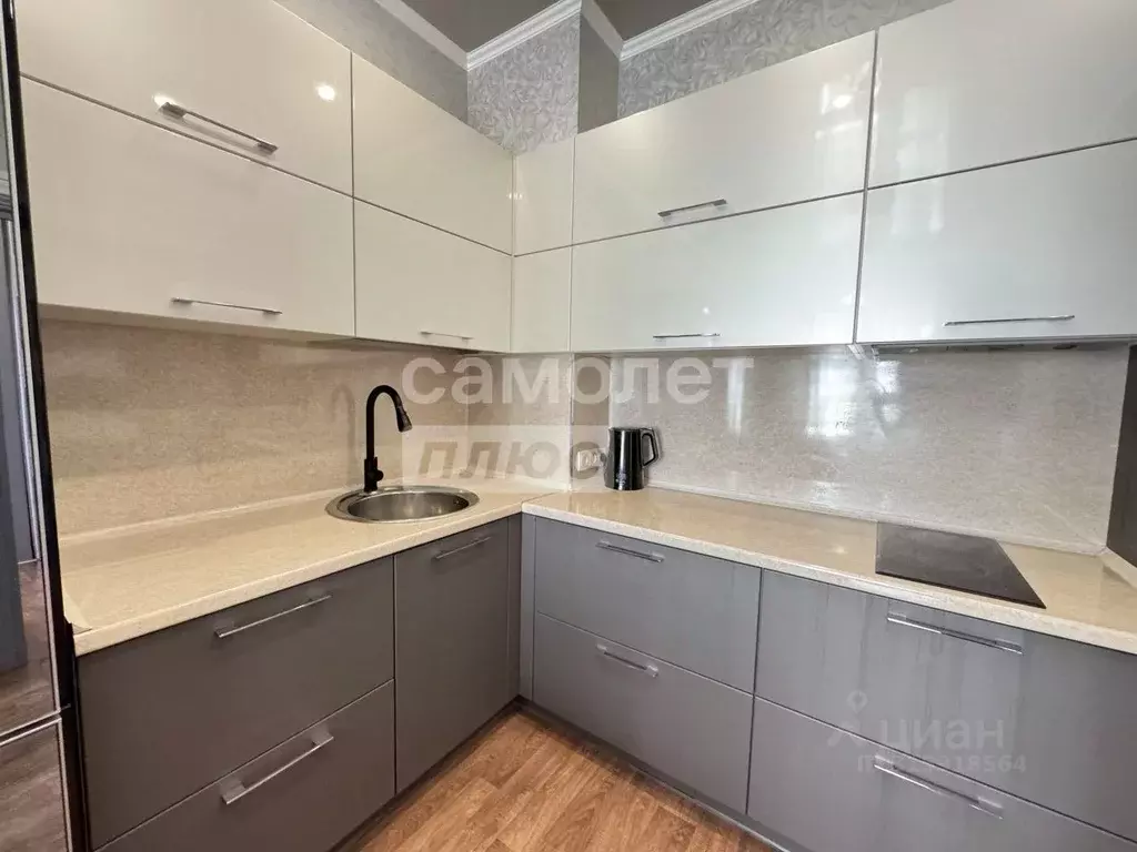 2-к кв. Ханты-Мансийский АО, Нижневартовск ул. Ленина, 37 (70.0 м) - Фото 0