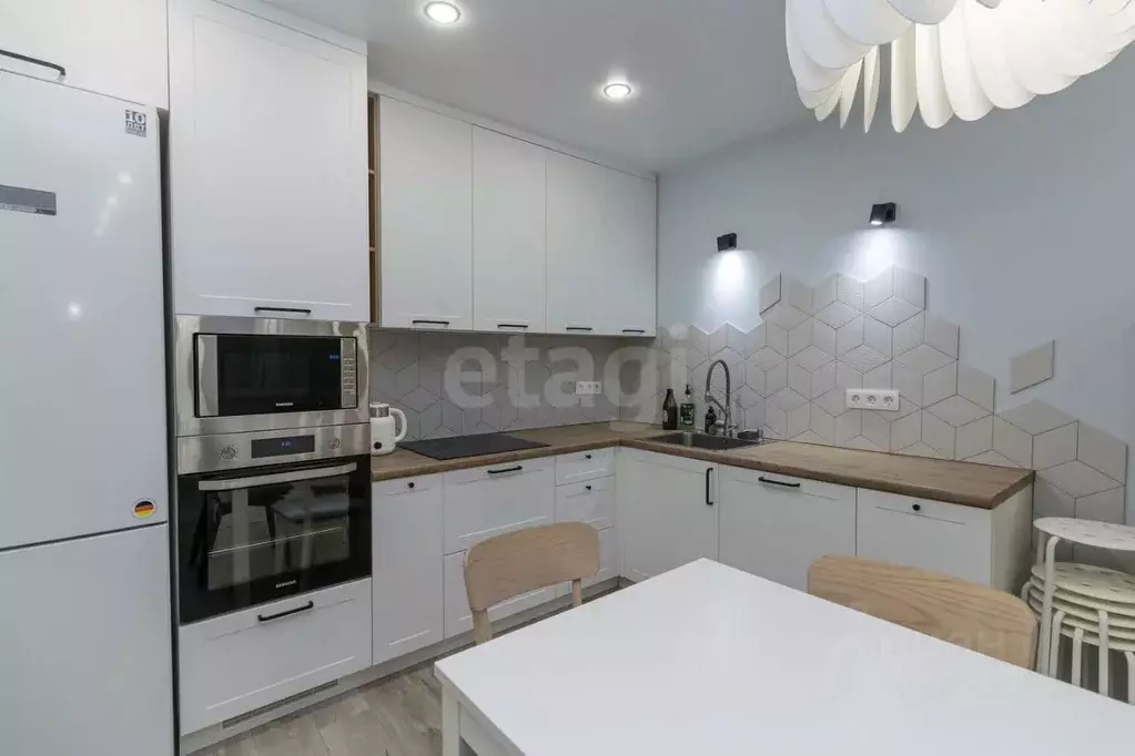 3-к кв. Тюменская область, Тюмень ул. 50 лет Октября, 57Бк1 (96.6 м) - Фото 2