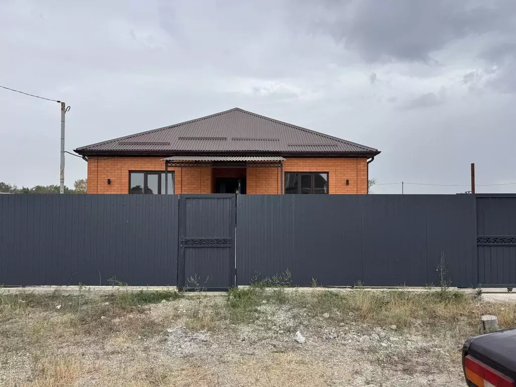 Дом в Краснодарский край, Белореченский район, Южненское с/пос, пос. ... - Фото 1