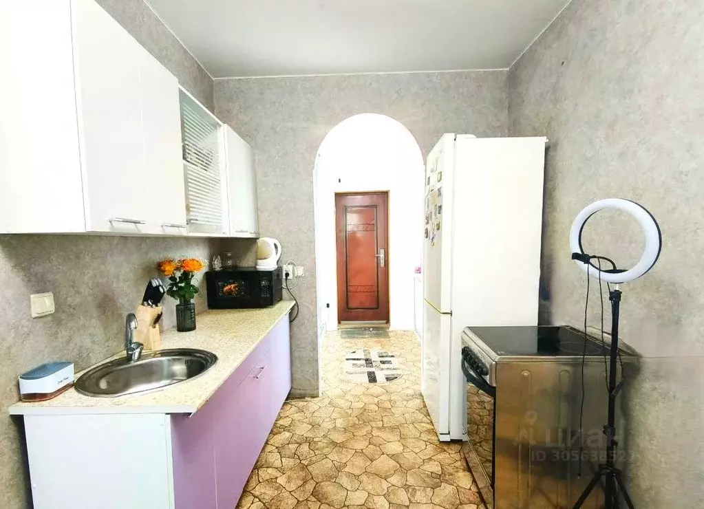 1-к кв. Омская область, Омск ул. Профинтерна, 10 (44.0 м) - Фото 1