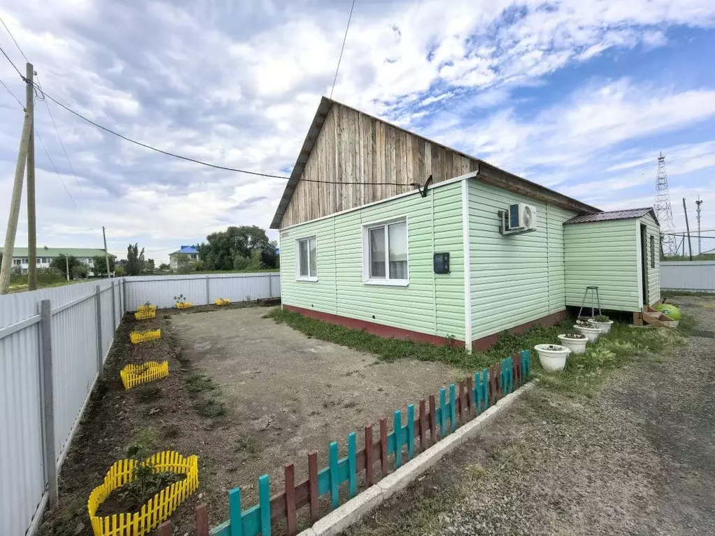 Дом в Омская область, Павлоградка рп ул. Калинина, 56 (65 м) - Фото 1