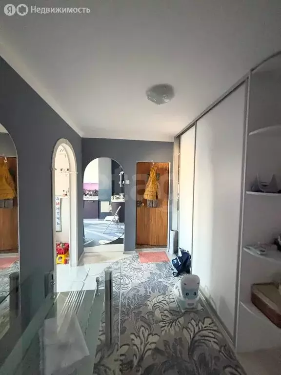 3-комнатная квартира: Тюмень, улица Монтажников, 13А (70 м) - Фото 1