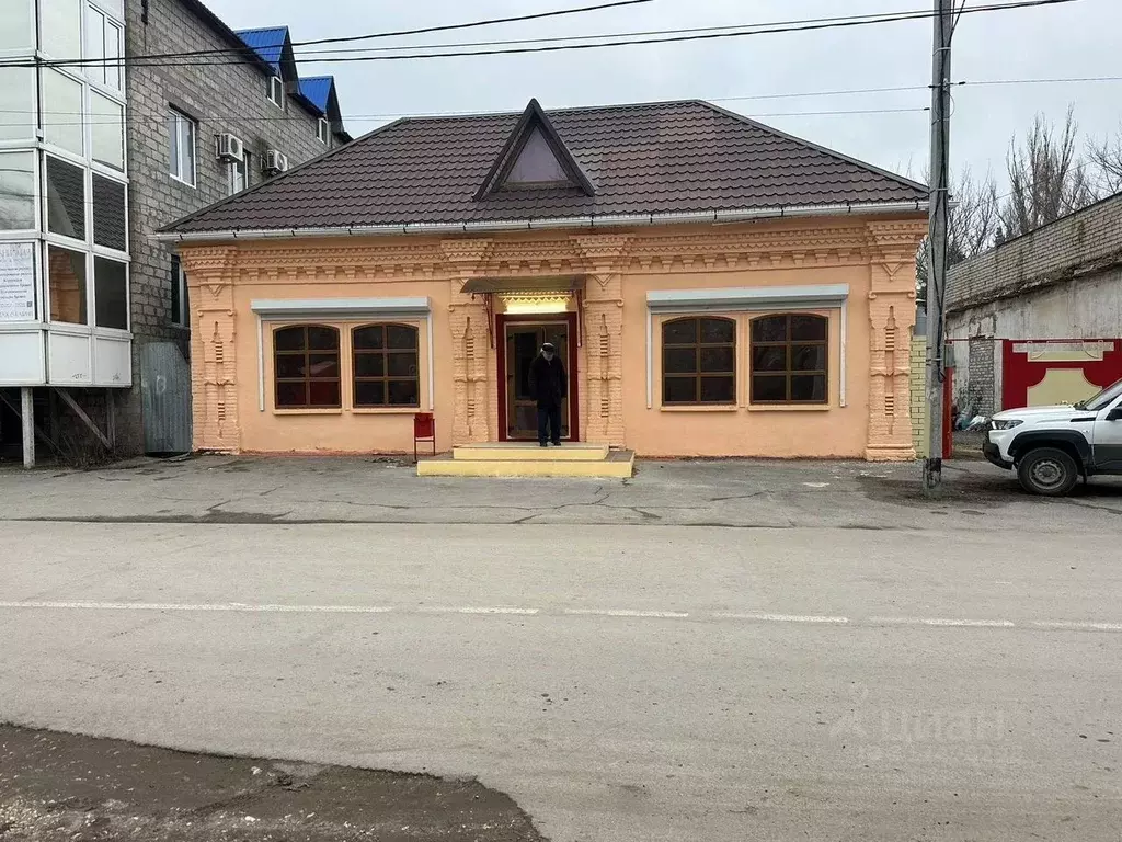 Дом в Волгоградская область, Средняя Ахтуба рп ул. Свердлова, 37 (65 ... - Фото 1