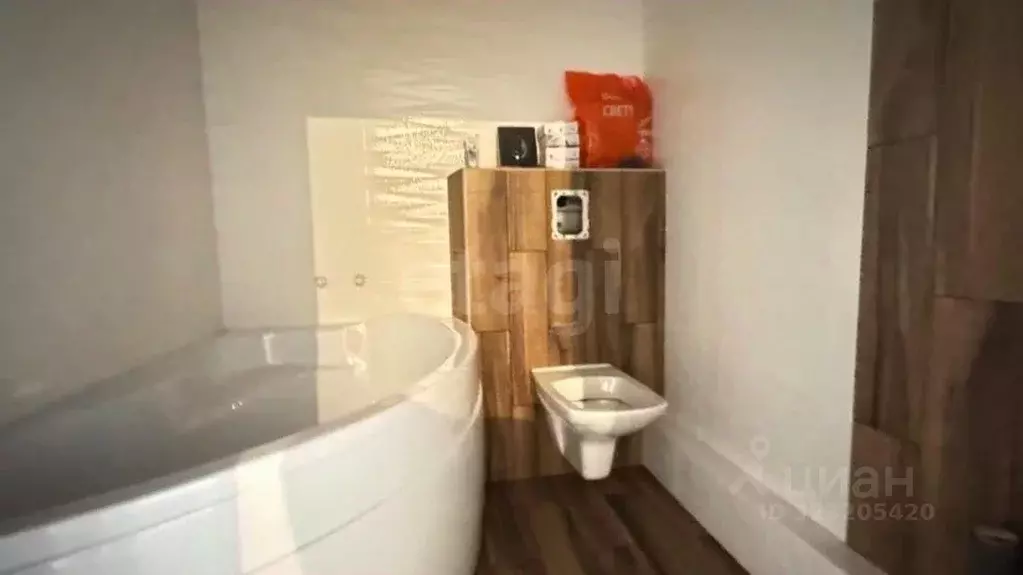 3-к кв. Оренбургская область, Оренбург ул. Фронтовиков, 8/2 (75.0 м) - Фото 1