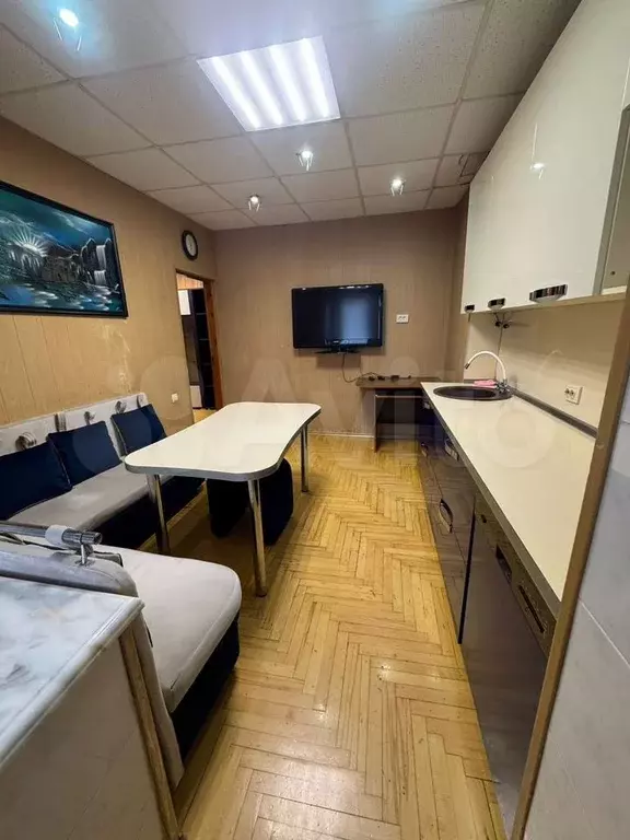 2-к. квартира, 58 м, 1/10 эт. - Фото 1