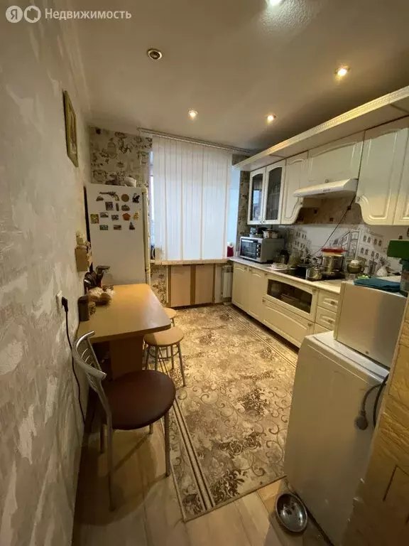 3-комнатная квартира: Тюмень, улица Пермякова, 23 (60.2 м) - Фото 1